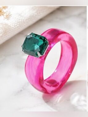 Astrid Fuchsia Acrylic Resin Ring Emerald Green Stone Statement Jewelry NWT